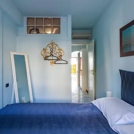 Apartment Beach-front Boutique Lido 113