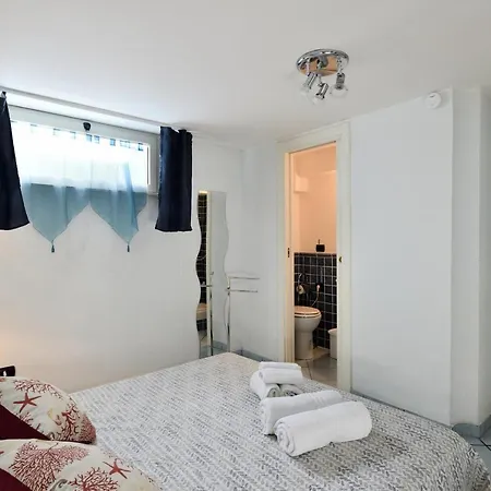 Beach-front Boutique Lido 113 Apartment