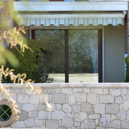 Beach-front Boutique Lido 113 Apartment