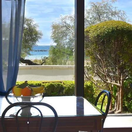 Beach-front Boutique Lido 113 Apartment